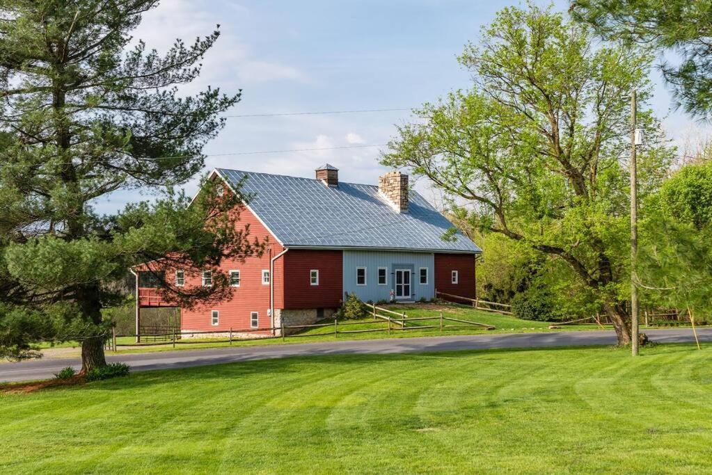 The Barn At Evermore: Riverfront Retreat W/Hot Tub Luray Eksteriør billede
