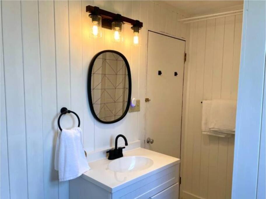 The Barn At Evermore: Riverfront Retreat W/Hot Tub Luray Eksteriør billede