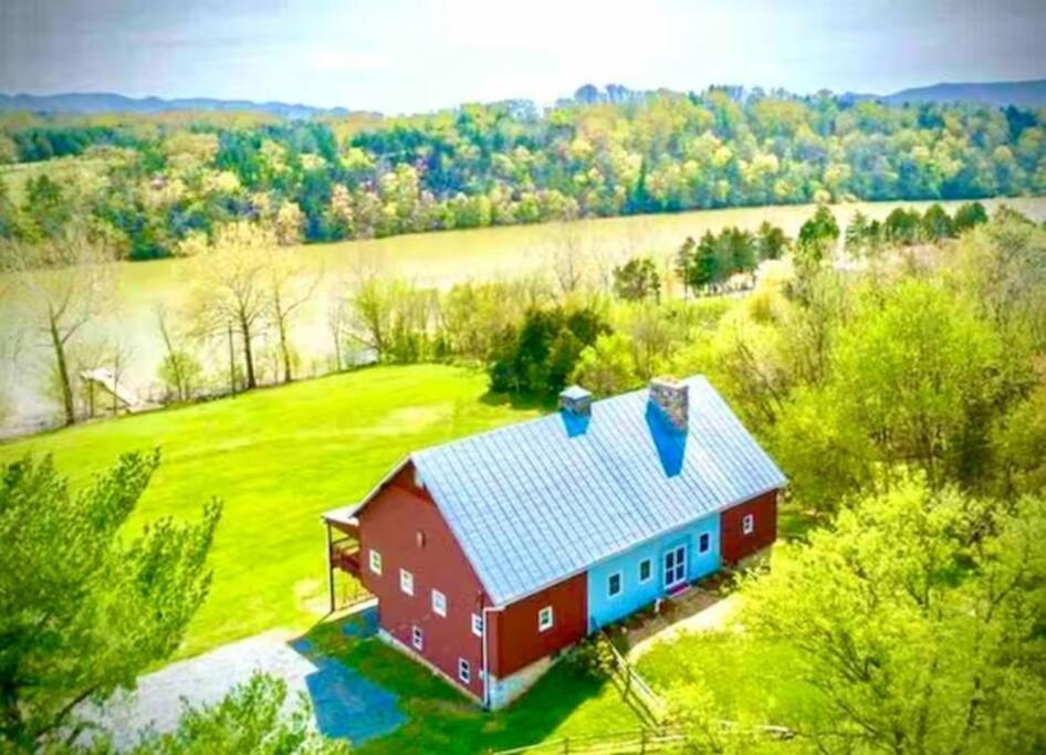 The Barn At Evermore: Riverfront Retreat W/Hot Tub Luray Eksteriør billede