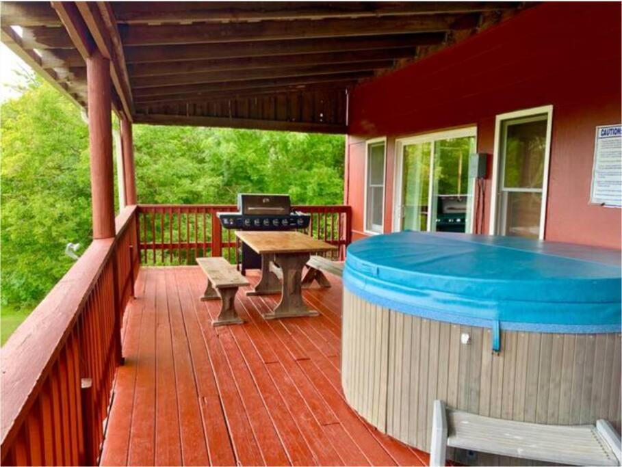 The Barn At Evermore: Riverfront Retreat W/Hot Tub Luray Eksteriør billede