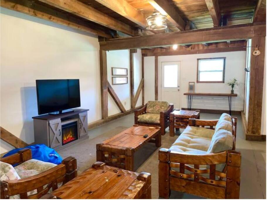 The Barn At Evermore: Riverfront Retreat W/Hot Tub Luray Eksteriør billede