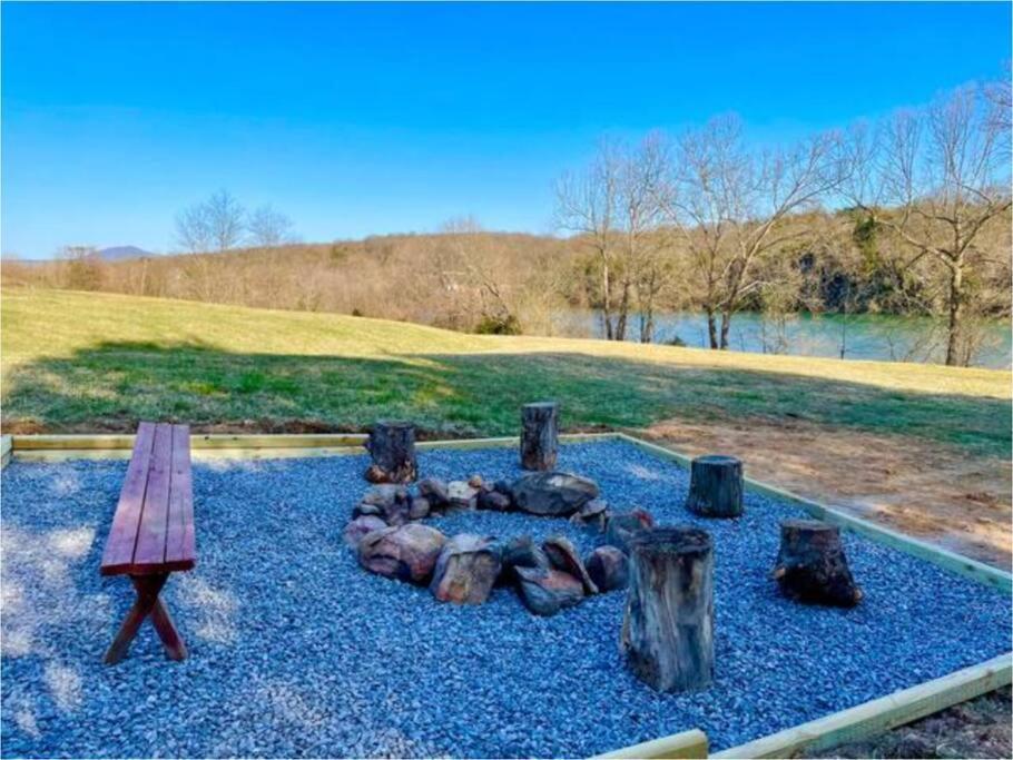 The Barn At Evermore: Riverfront Retreat W/Hot Tub Luray Eksteriør billede